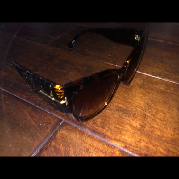 Sunglasses - Picture 8 of 10